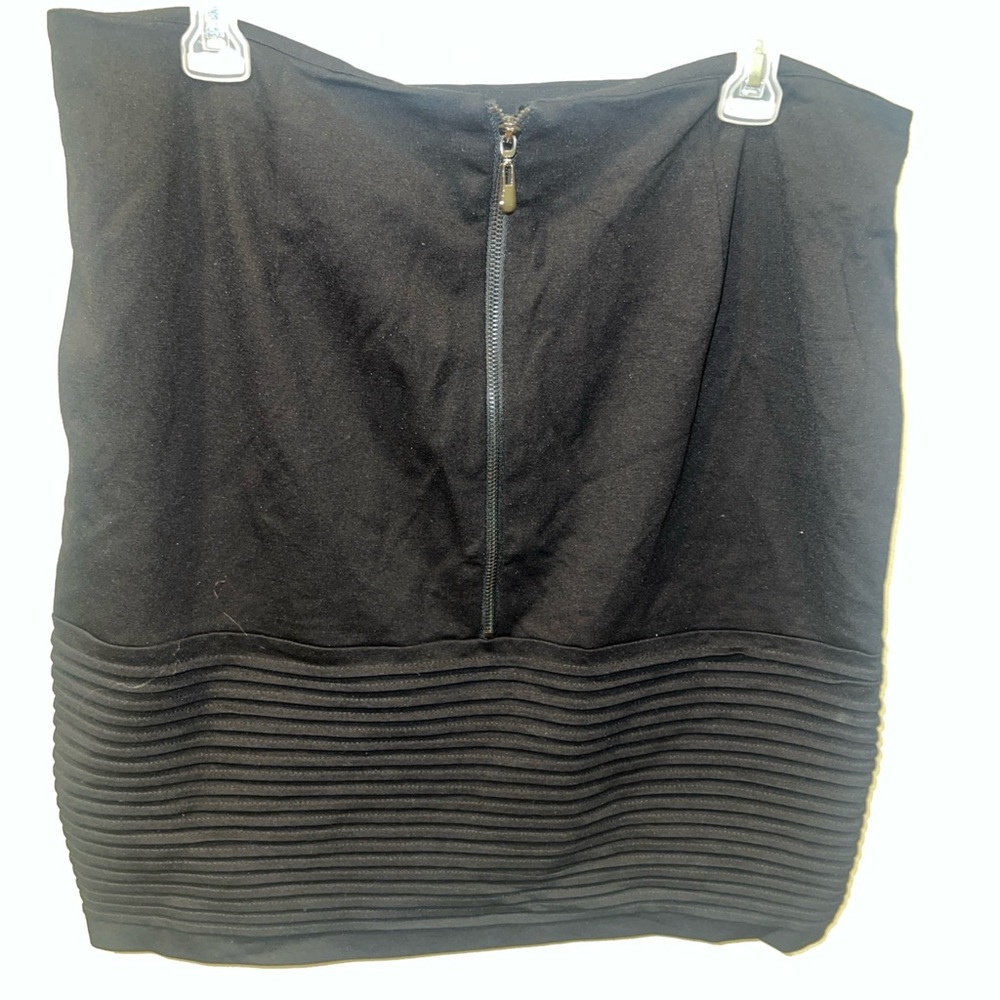 Carmen Marc Valvo size 14 black stretch mini skirt.